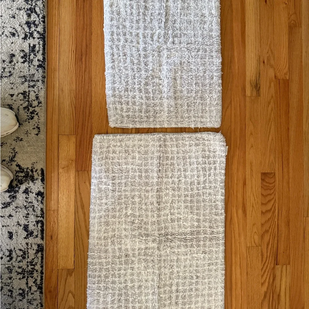 Textured Pink and Gray Rugs Set